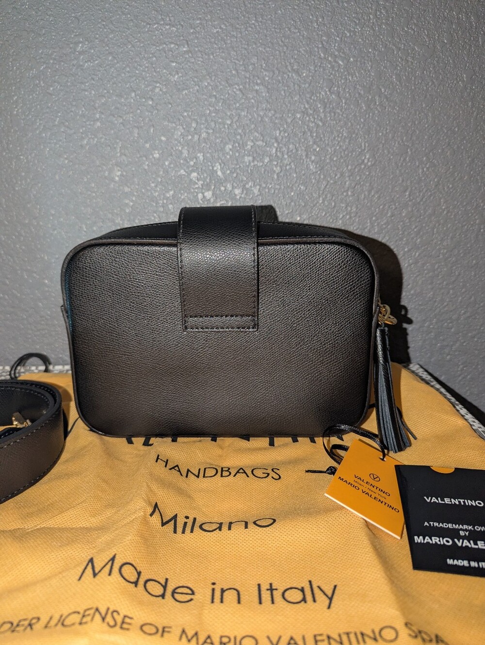 Mario Valentino Camera Bag - Picture 4 of 10